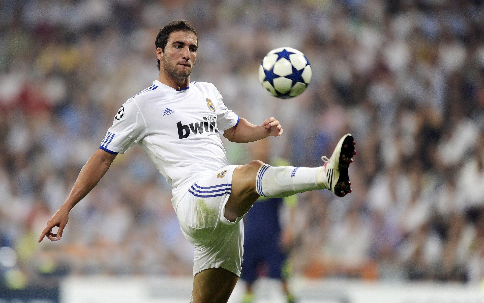 公牛带队取胜！哈兰德重要时刻刷新纪录全场沸腾不已