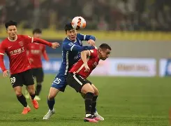  世锦赛最新形势：洛杉矶湖人高居榜首，武汉三镇强势追赶，冠军归属成迷